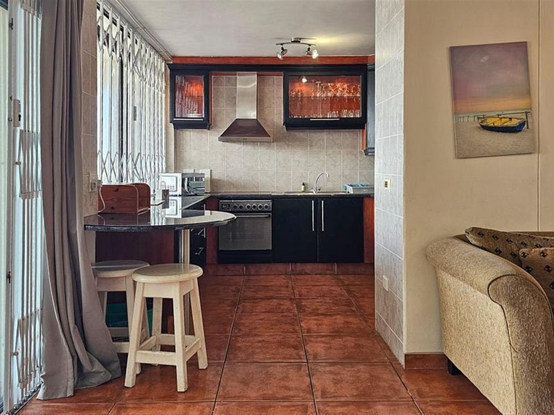 Wheelchair and pet friendly 2 Bedroom Apartment - Photo 9