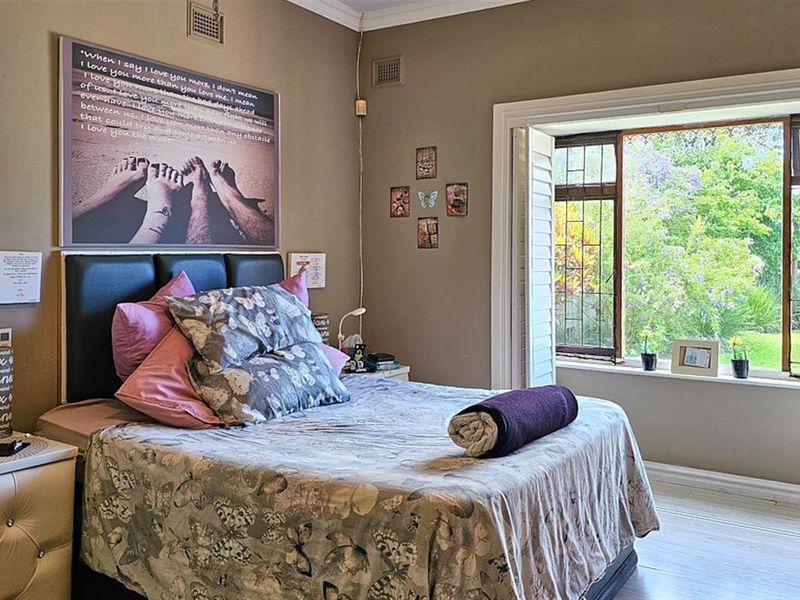 Unique 3 Bedroom, 3 Bathroom Modern House - Photo 5