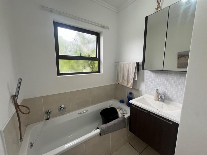 Modern 2-Bedroom Apartment in a Tranquil Nature Estate - Photo 9