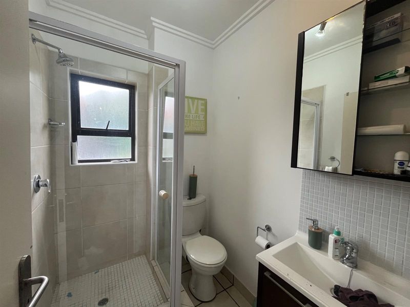 Modern 2-Bedroom Apartment in a Tranquil Nature Estate - Photo 7