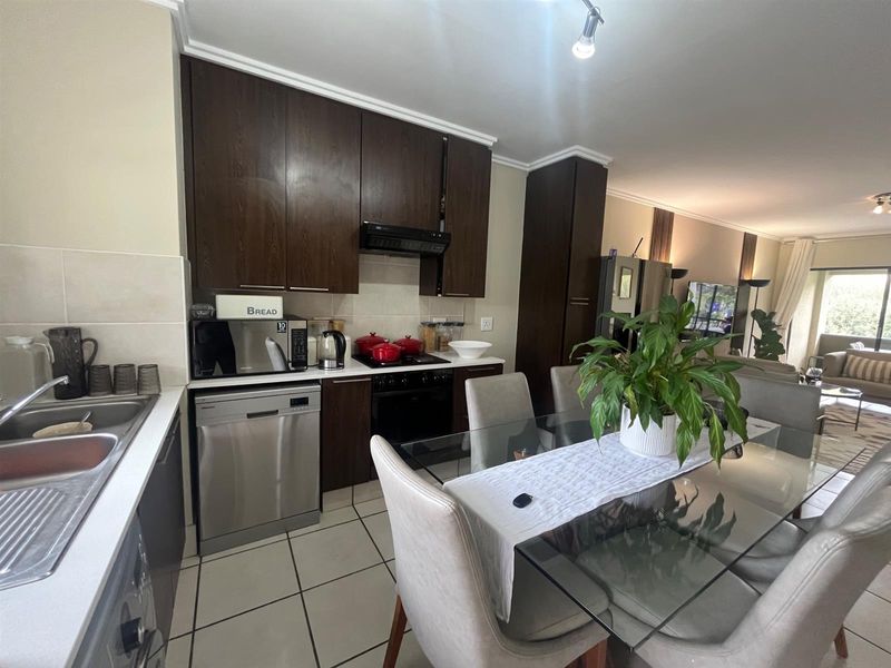 Modern 2-Bedroom Apartment in a Tranquil Nature Estate - Photo 4