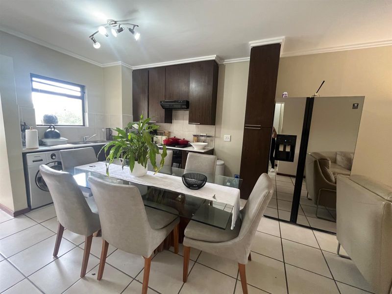 Modern 2-Bedroom Apartment in a Tranquil Nature Estate - Photo 5