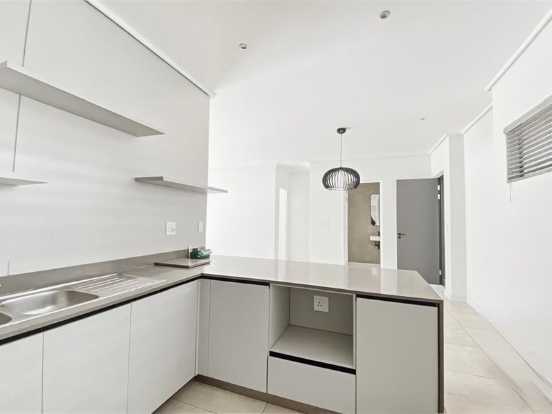 Modern Luxury Living Elegant 2 Bedroom Apartment in Bryanston - Photo 8