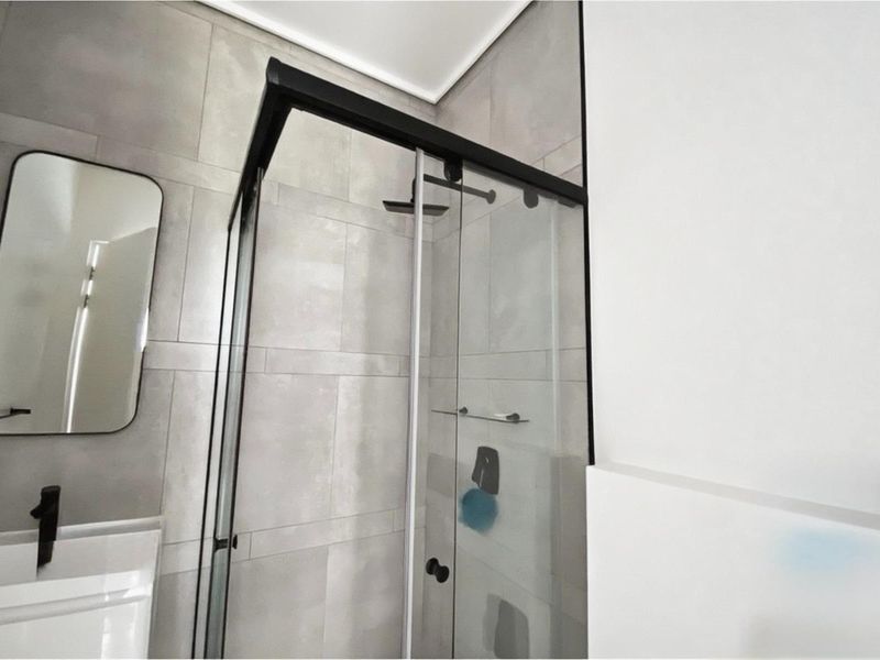 Modern Luxury Living Elegant 2 Bedroom Apartment in Bryanston - Photo 7