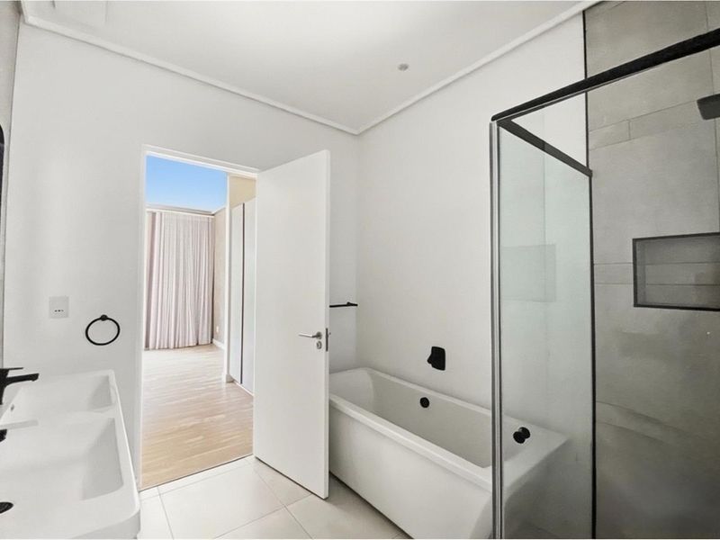 Modern Luxury Living Elegant 2 Bedroom Apartment in Bryanston - Photo 5