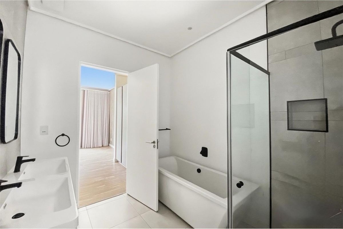 Modern Luxury Living Elegant 2 Bedroom Apartment in Bryanston - Photo 5