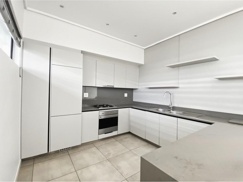 Modern Luxury Living Elegant 2 Bedroom Apartment in Bryanston - Photo 2
