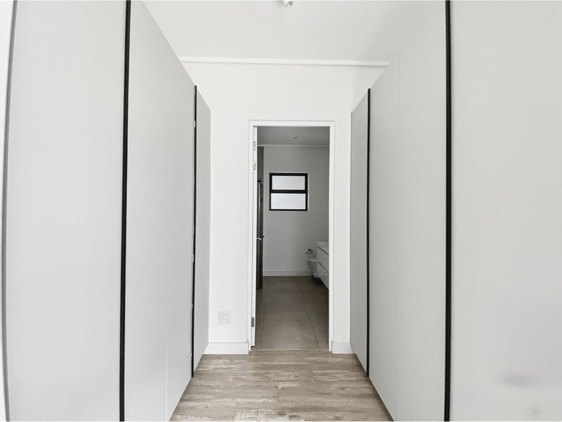 Modern Luxury Living Elegant 2 Bedroom Apartment in Bryanston - Photo 4