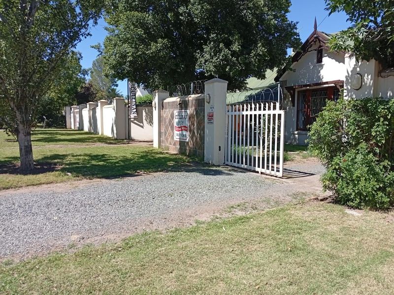 Established 10 Bedroom Bed and Breakfast for Sale in Top Town, Komani - Photo 3