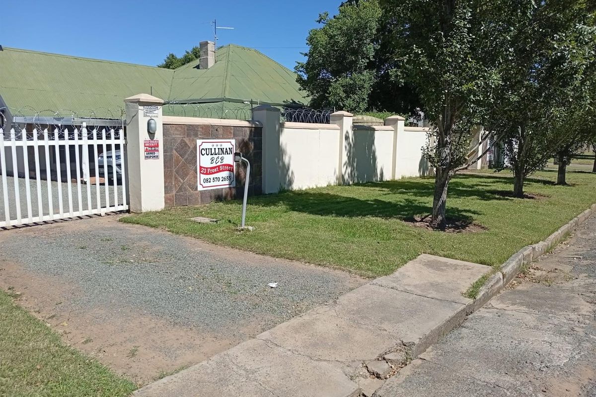 Established 10 Bedroom Bed and Breakfast for Sale in Top Town, Komani - Photo 2