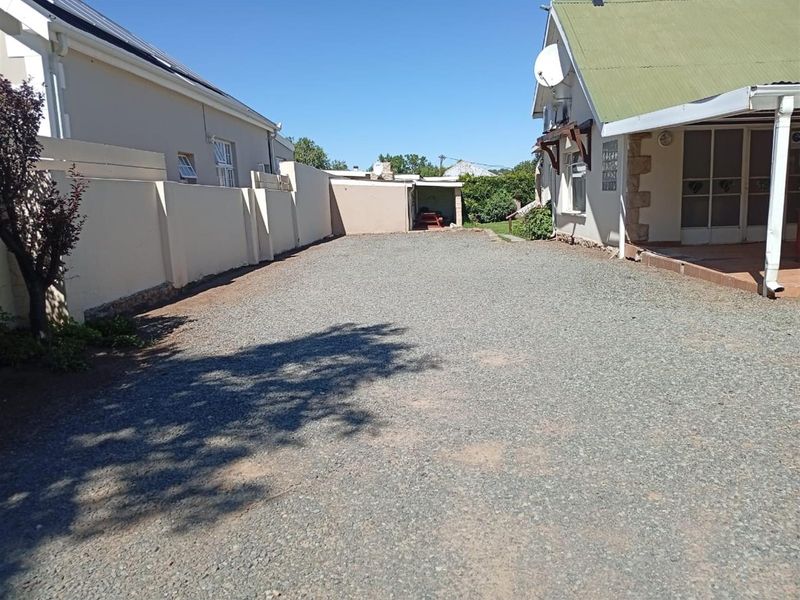 Established 10 Bedroom Bed and Breakfast for Sale in Top Town, Komani - Photo 7