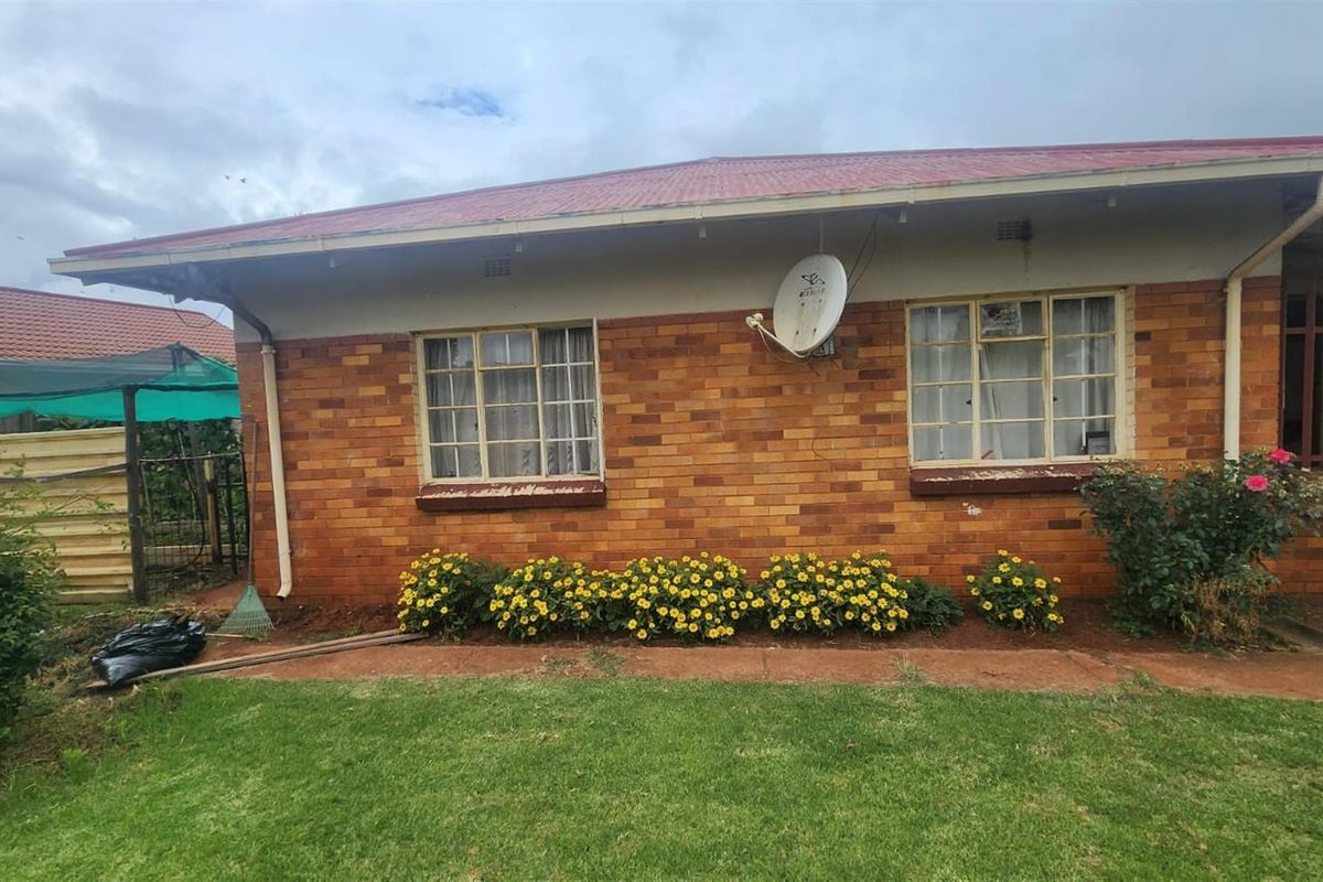 3 bedroom House For Sale in Welgedacht, Springs - big bargain - Photo 2