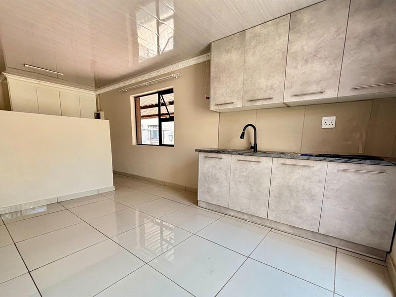 Apartment rented out in Sasolburg Ext 1 Sasolburg - Photo 2