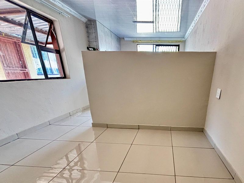 Apartment rented out in Sasolburg Ext 1 Sasolburg - Photo 3