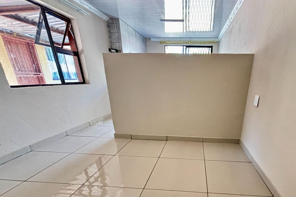 Apartment rented out in Sasolburg Ext 1 Sasolburg - Photo 3