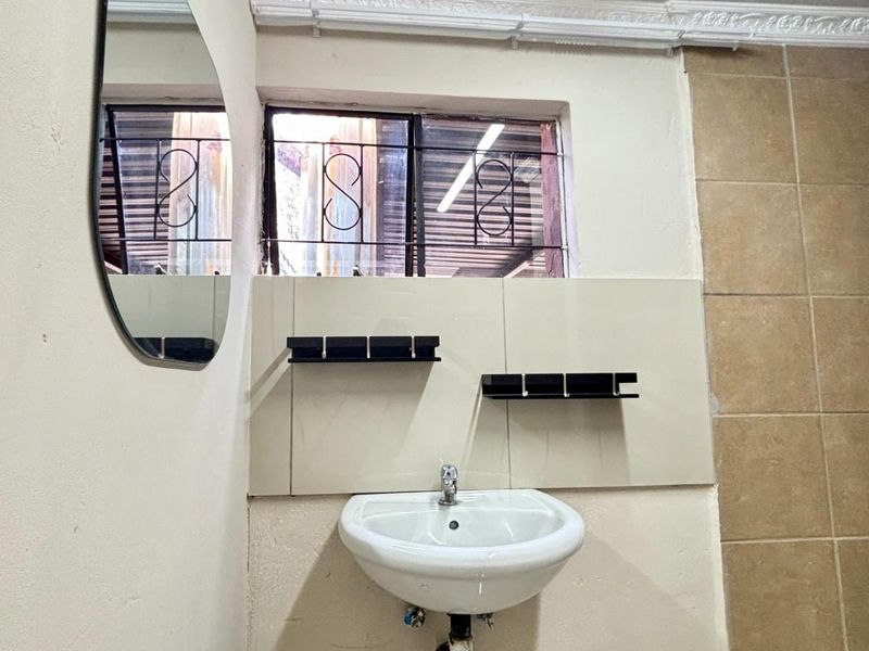 Apartment rented out in Sasolburg Ext 1 Sasolburg - Photo 4