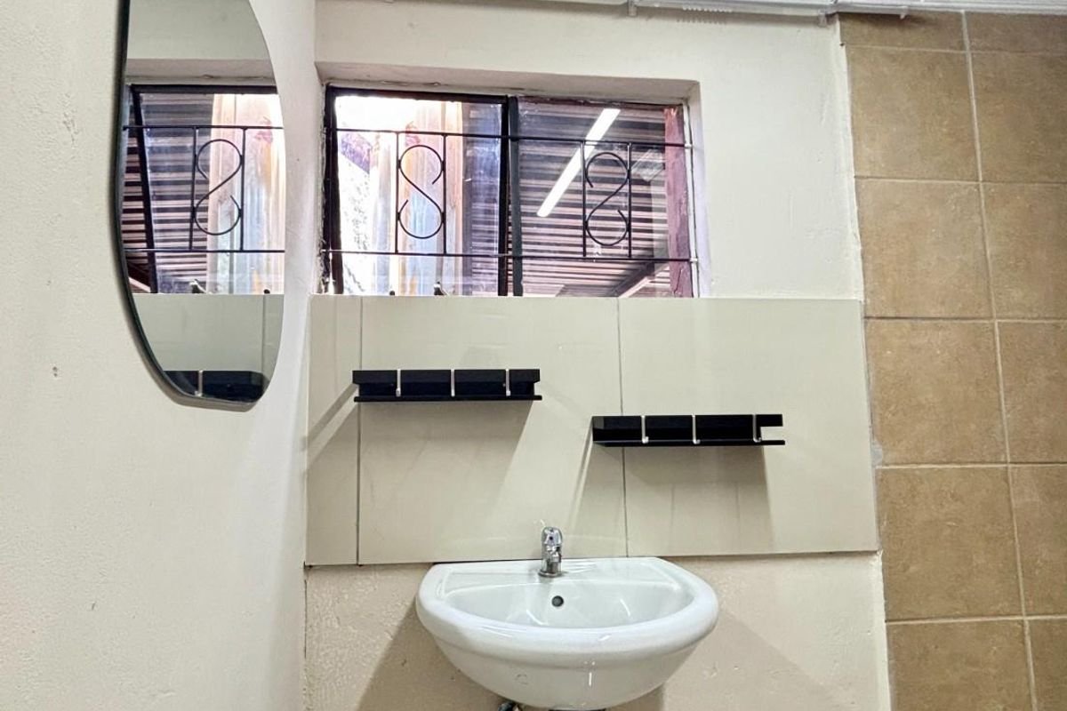 Apartment rented out in Sasolburg Ext 1 Sasolburg - Photo 4