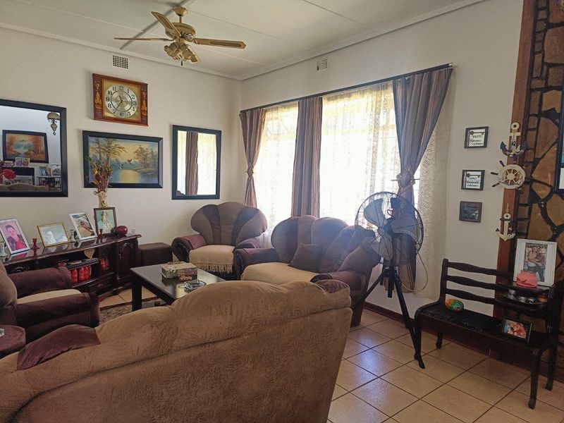 Your dream family retreat awaits! For Sale in Dalview, Brakpan - Photo 2