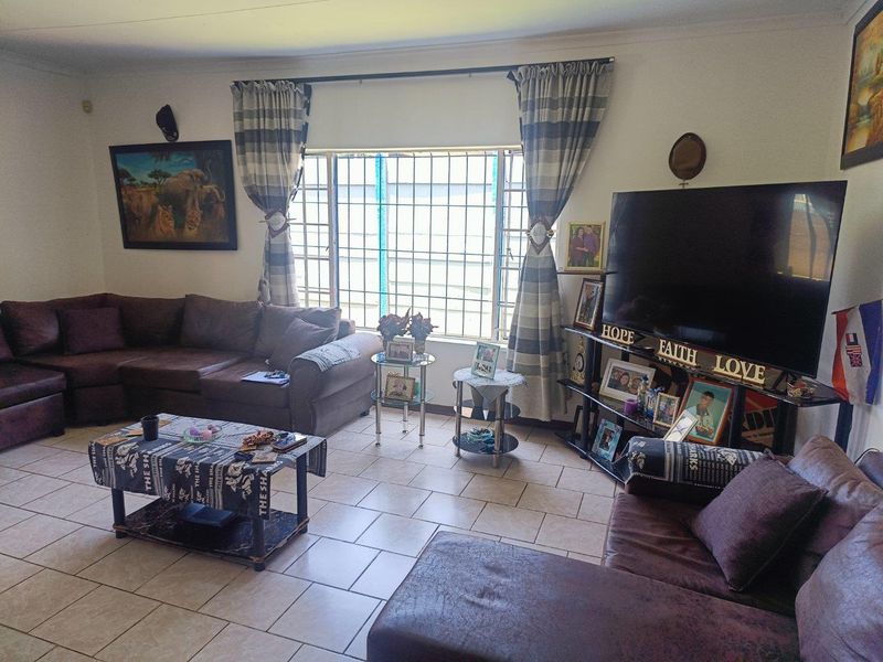 Your dream family retreat awaits! For Sale in Dalview, Brakpan - Photo 9