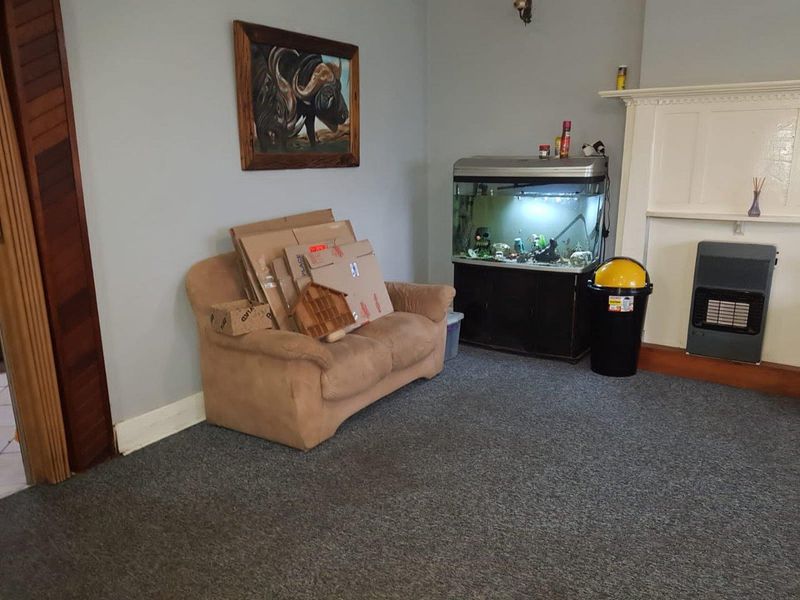 Spacious Family Home with Flatlet and Pool For Sale in Brakpan Central - Photo 8