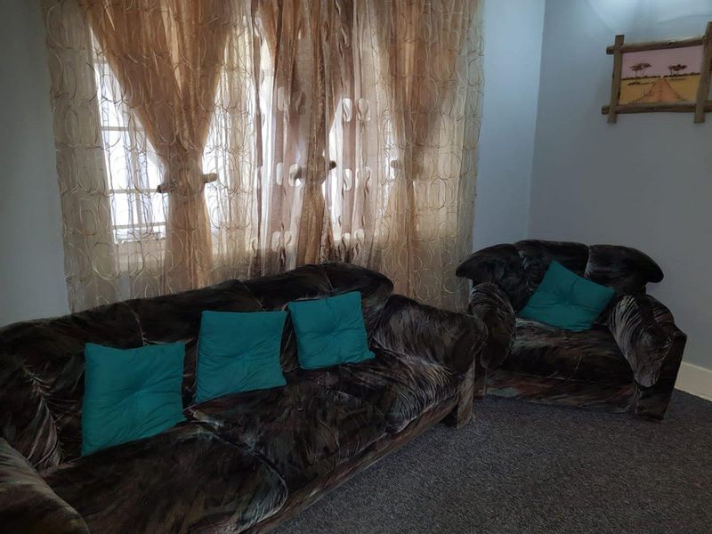 Spacious Family Home with Flatlet and Pool For Sale in Brakpan Central - Photo 7