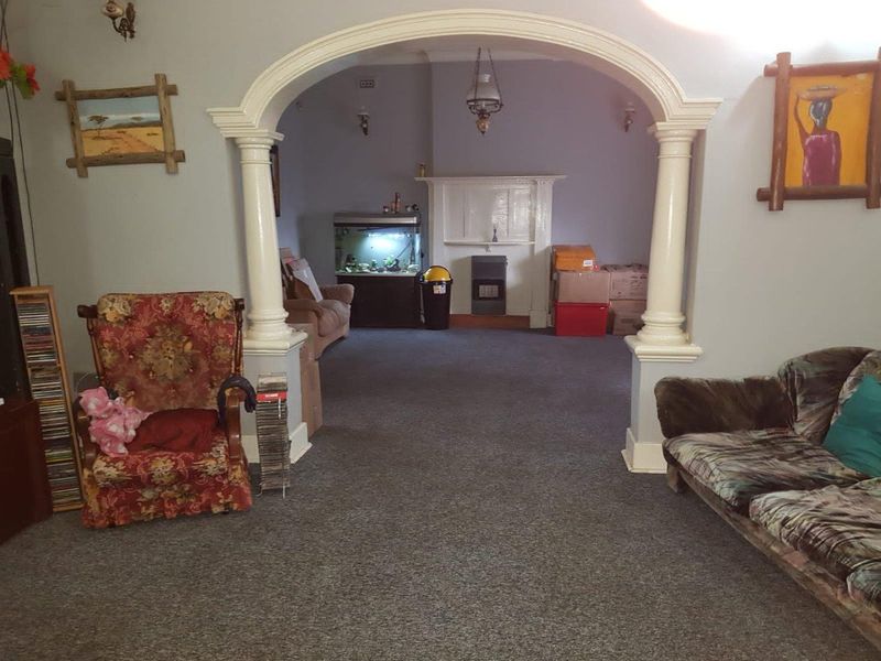 Spacious Family Home with Flatlet and Pool For Sale in Brakpan Central - Photo 6