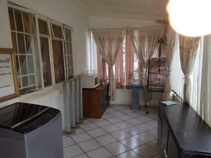 Spacious Family Home with Flatlet and Pool For Sale in Brakpan Central - Photo 3