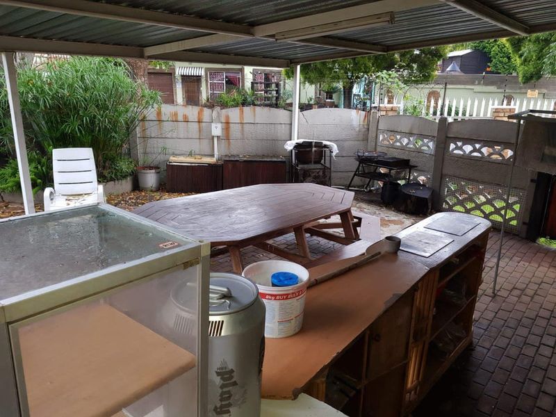 Spacious Family Home with Flatlet and Pool For Sale in Brakpan Central - Photo 10