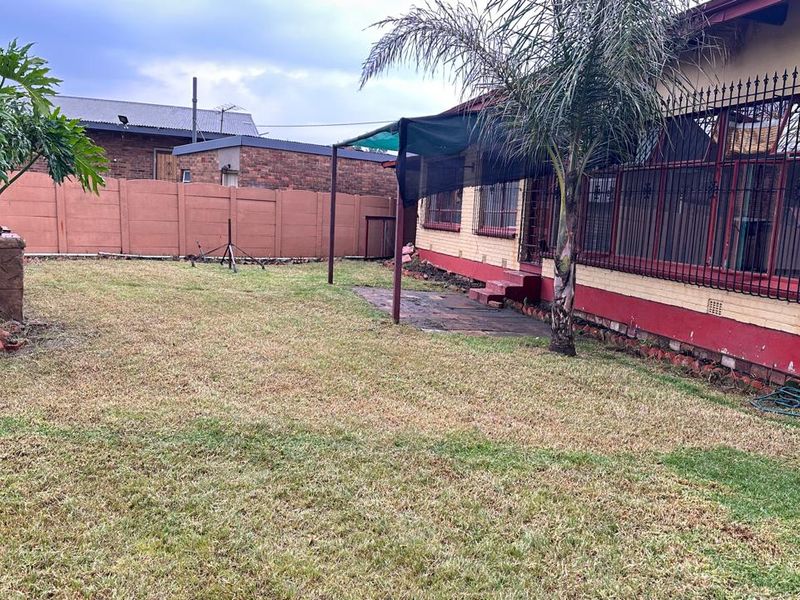 Inviting 3-Bedroom Home  For Sale in Dalview with Splash Pool- Ready for its new family memories - Photo 3