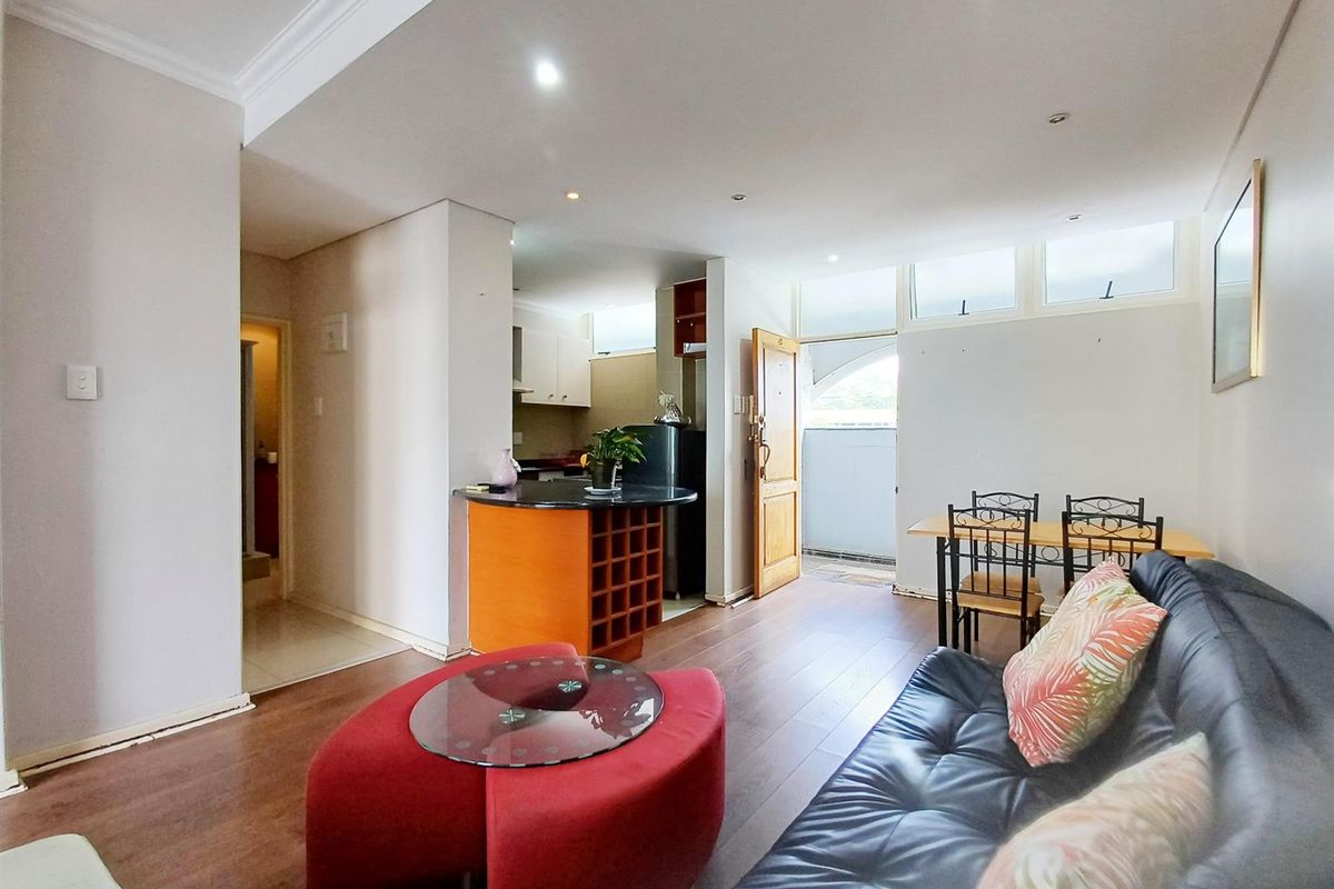 Fully Furnished Apartment with Stunning Ocean View To Rent in Umhlanga Rocks - Photo 2