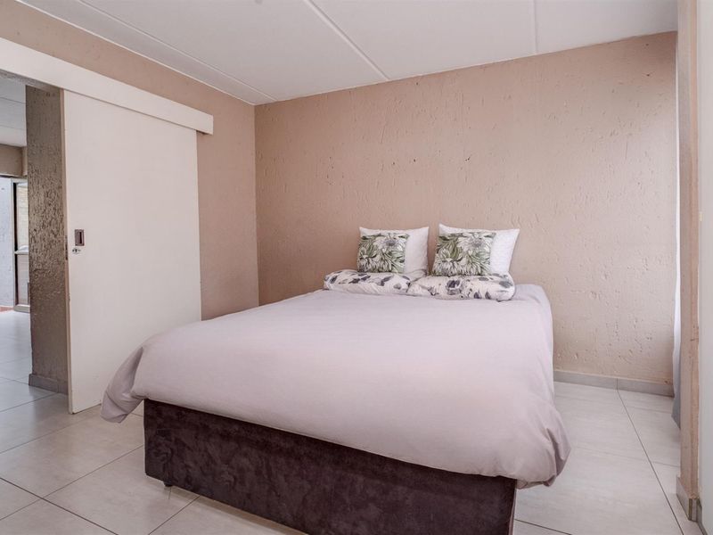 Secure First-Floor 1-Bedroom Townhouse in Bruma - Photo 9