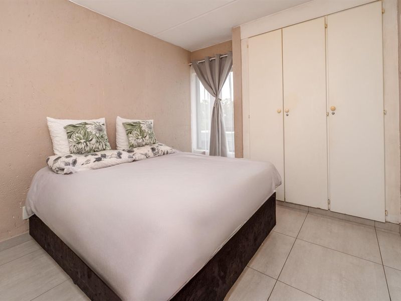 Secure First-Floor 1-Bedroom Townhouse in Bruma - Photo 8