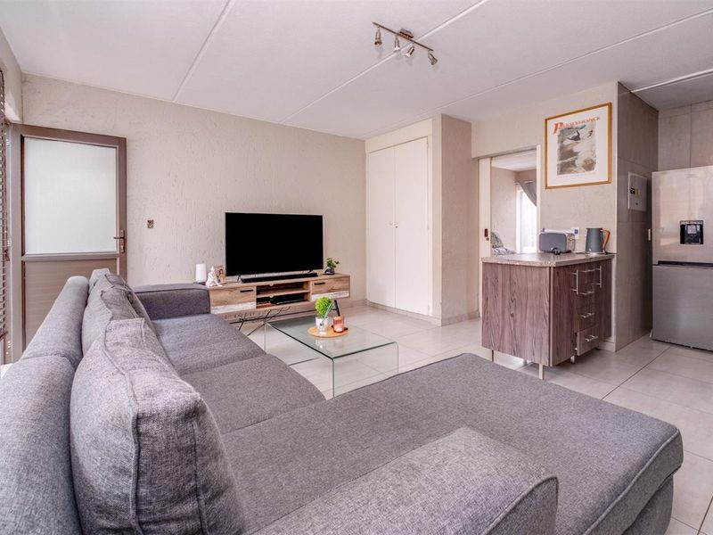 Secure First-Floor 1-Bedroom Townhouse in Bruma - Photo 6