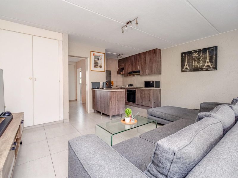 Secure First-Floor 1-Bedroom Townhouse in Bruma - Photo 3