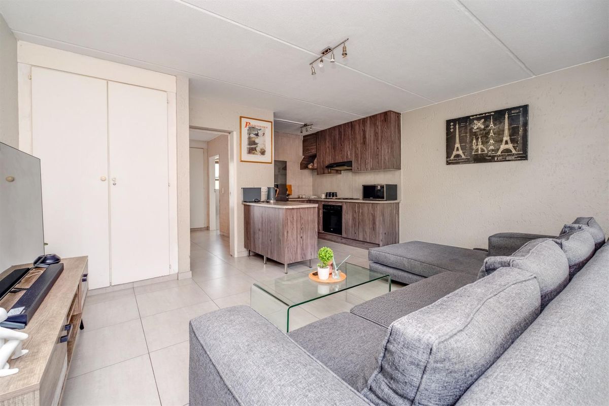 Secure First-Floor 1-Bedroom Townhouse in Bruma - Photo 3