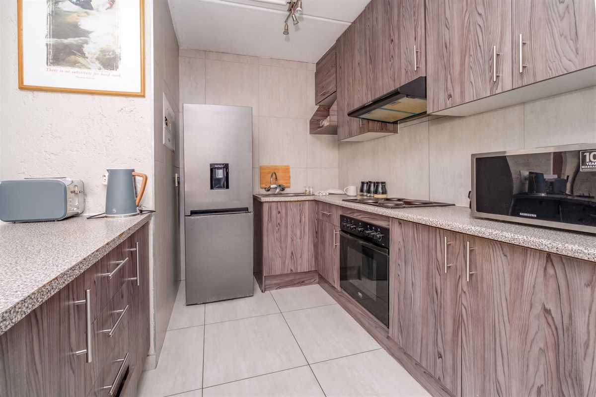 Secure First-Floor 1-Bedroom Townhouse in Bruma - Photo 5