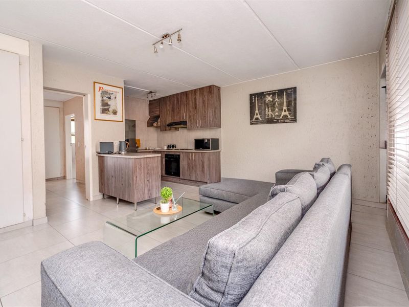 Secure First-Floor 1-Bedroom Townhouse in Bruma - Photo 2