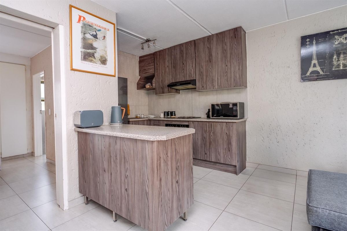 Secure First-Floor 1-Bedroom Townhouse in Bruma - Photo 4