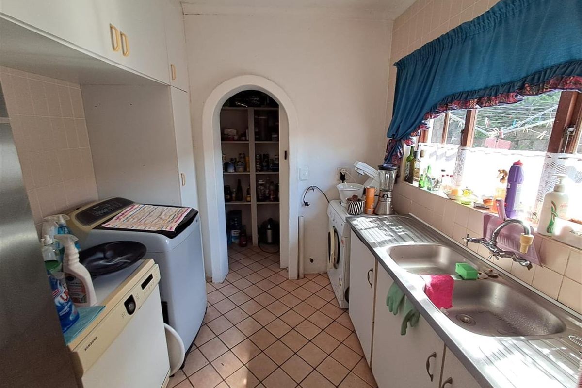 5 Bedroom House, Uvongo, Kwazulu-Natal - Photo 4