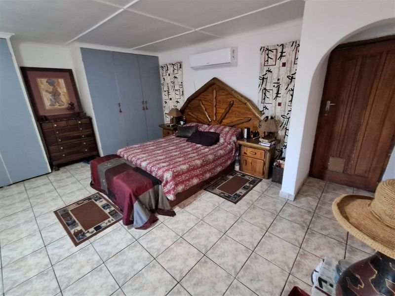 5 Bedroom House, Uvongo, Kwazulu-Natal - Photo 9