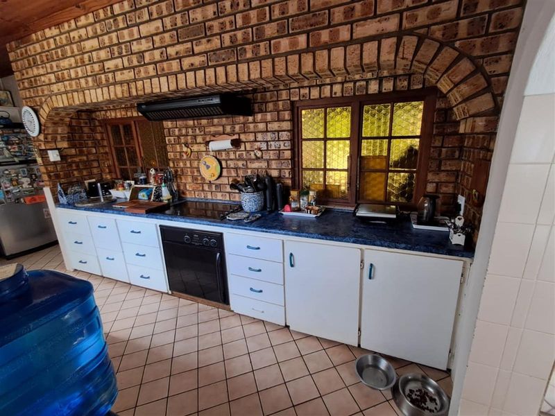 5 Bedroom House, Uvongo, Kwazulu-Natal - Photo 3