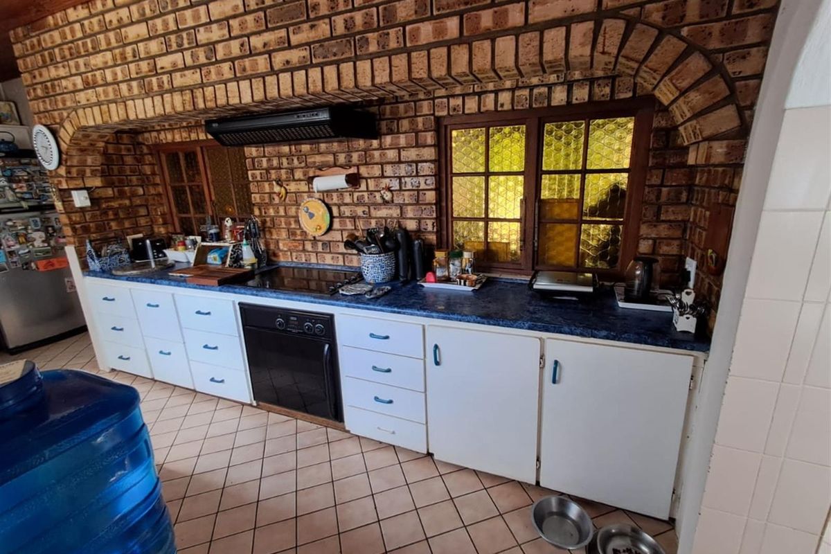 5 Bedroom House, Uvongo, Kwazulu-Natal - Photo 3