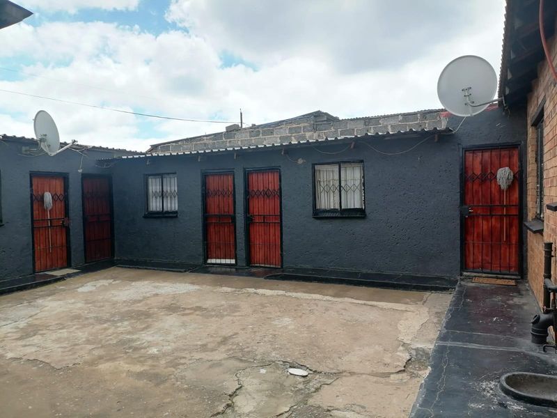 Income Generating Property  for sale in Tembisa Central - Photo 2