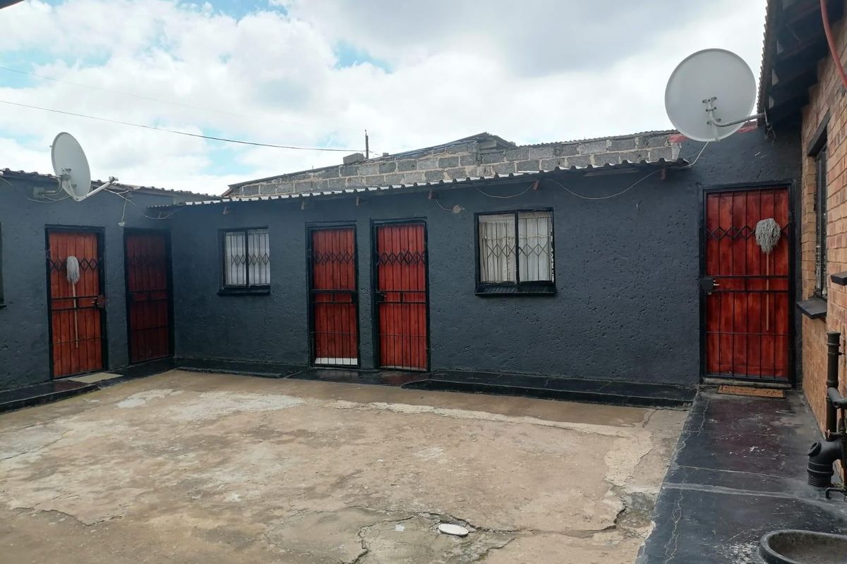 Income Generating Property  for sale in Tembisa Central - Photo 2
