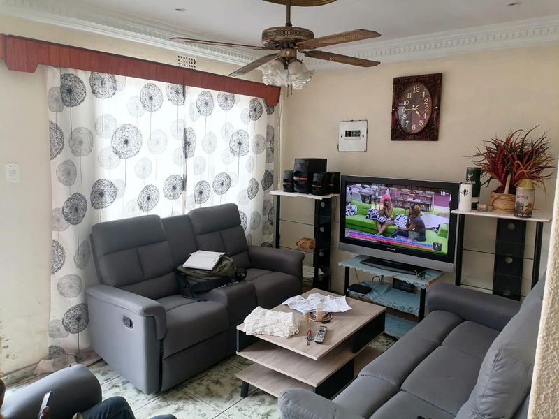 Income Generating Property  for sale in Tembisa Central - Photo 4