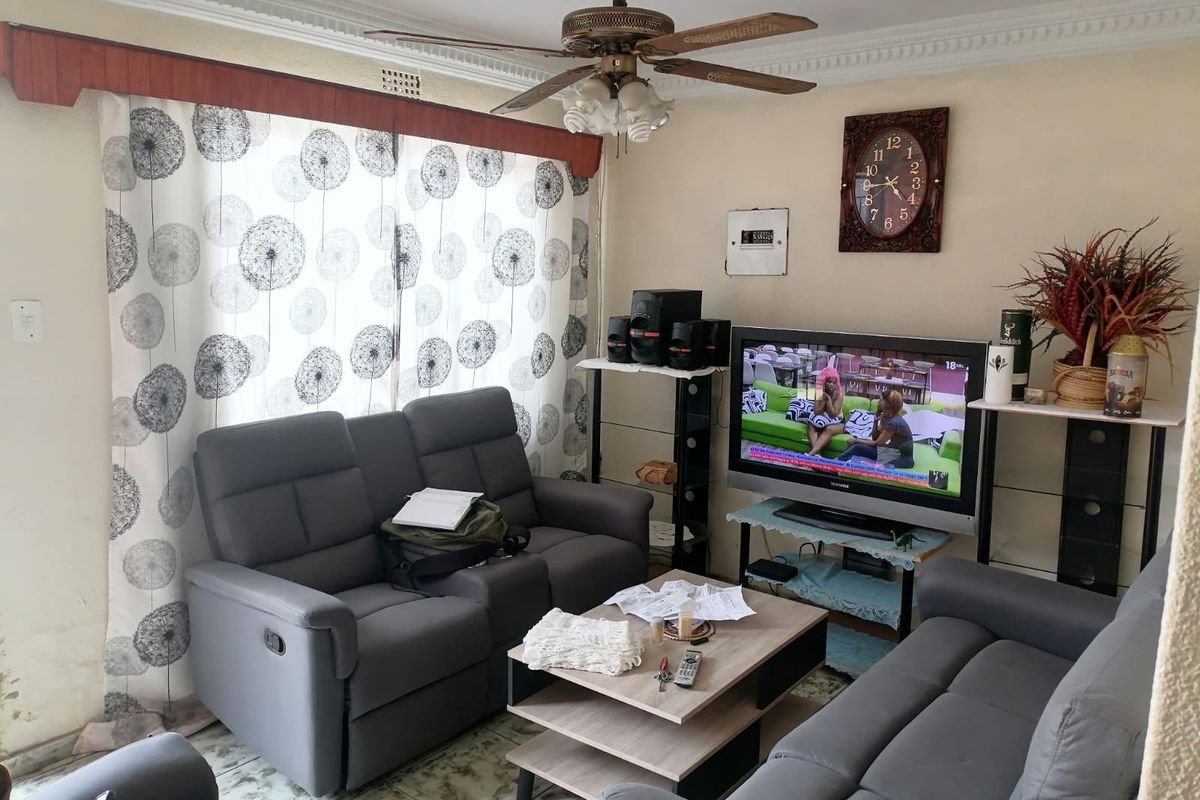 Income Generating Property  for sale in Tembisa Central - Photo 4