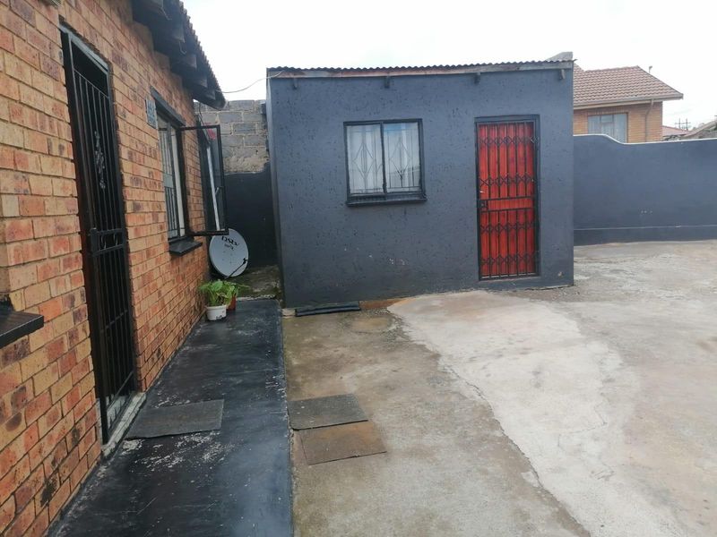 Income Generating Property  for sale in Tembisa Central - Photo 10