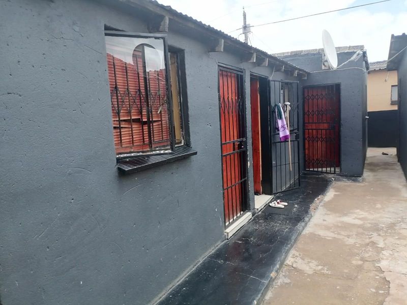 Income Generating Property  for sale in Tembisa Central - Photo 8