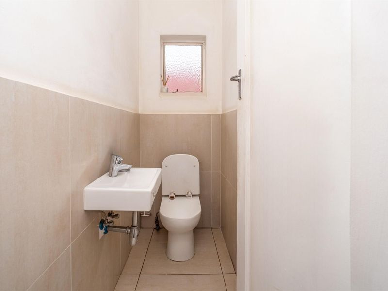 Spacious Apartment For Sale in Cyrildene, Johannesburg - Photo 8