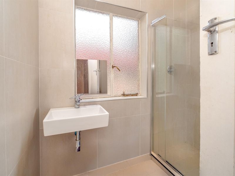 Spacious Apartment For Sale in Cyrildene, Johannesburg - Photo 10